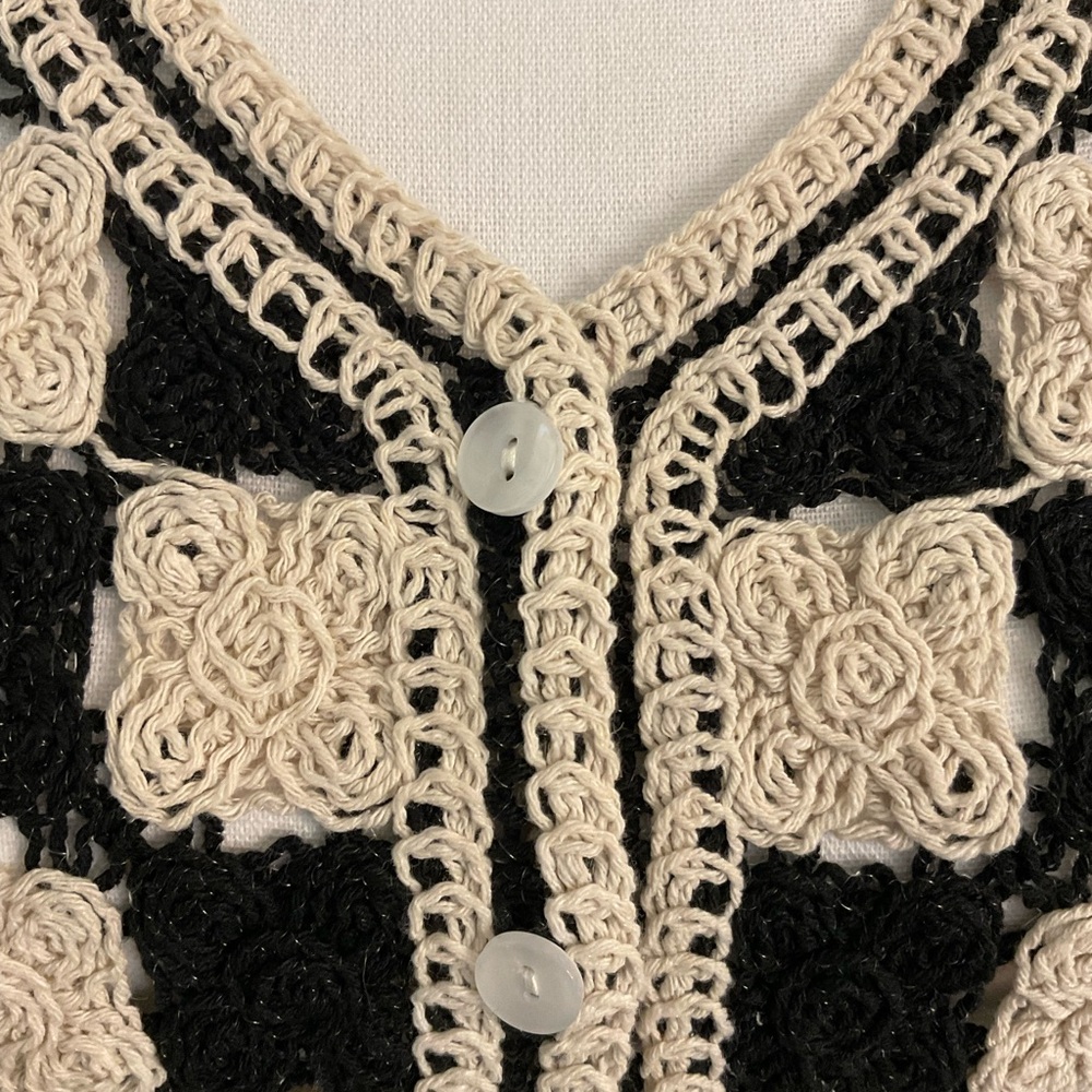 Boho Chic Retro Checkerboard Black and Cream Crochet Vest Size 6 - Picture 2 of 11